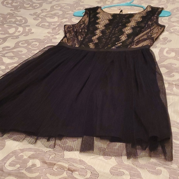 Dress - Picture 4 of 5